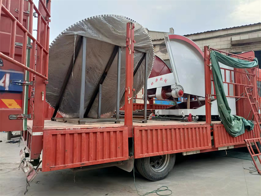 開山鋸發(fā)貨現(xiàn)場(chǎng)